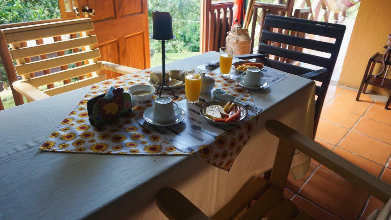 Hospedaje La Naciente Acomodação com café da manhã Turrialba Exterior foto