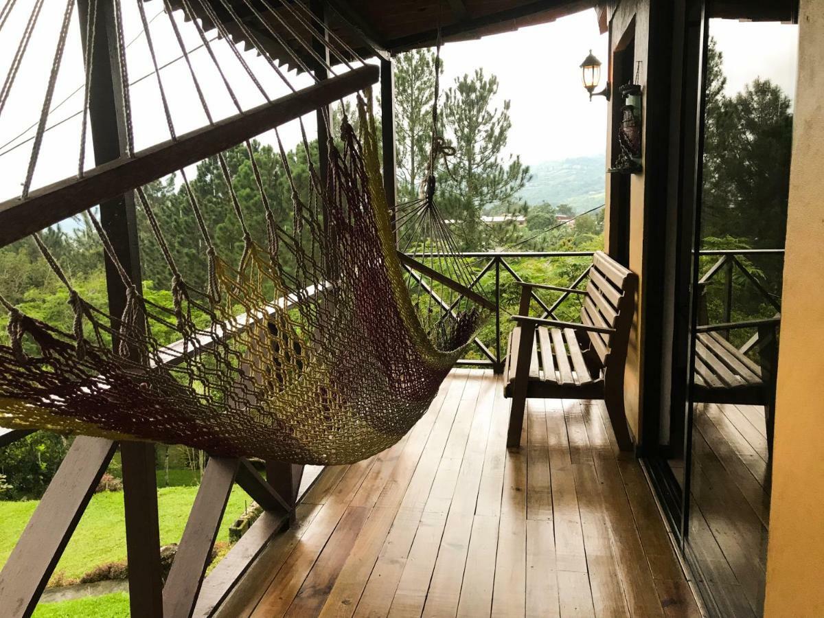 Hospedaje La Naciente Acomodação com café da manhã Turrialba Exterior foto