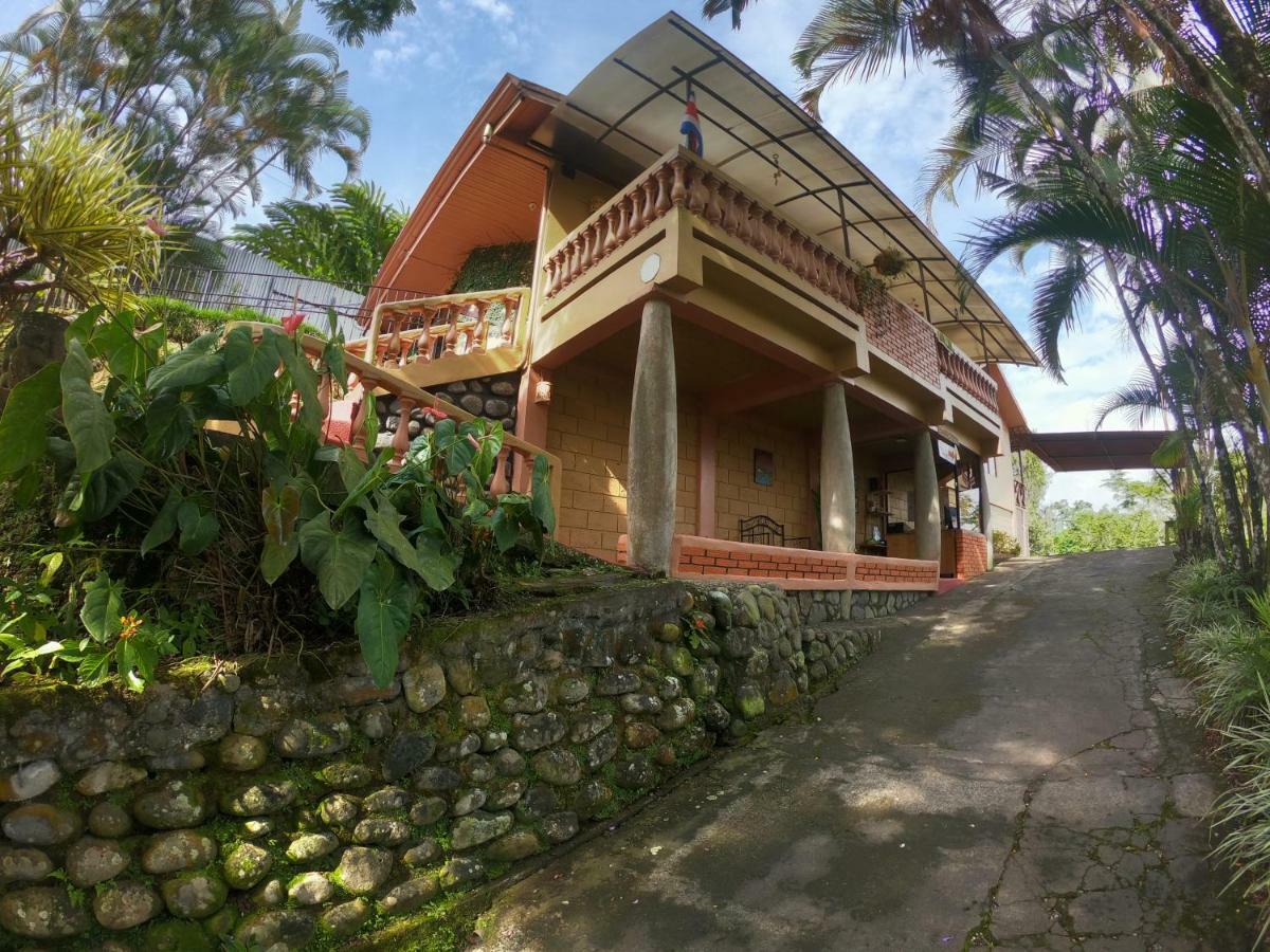 Hospedaje La Naciente Acomodação com café da manhã Turrialba Exterior foto